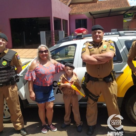Policiais militares de Entre Rios do Oeste realizam surpresa para menino que sonha em ser policial