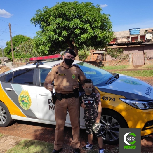 Policiais Militares de Medianeira fazem visita surpresa para admirador no dia do aniversário