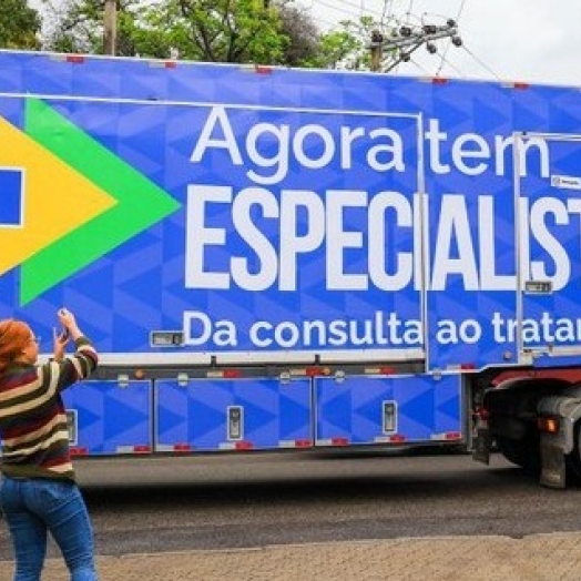 População de Foz do Iguaçu (PR) e de Crato (CE) recebem carretas do  Agora Tem Especialistas