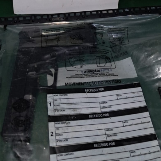 Populares contêm suspeitos de assalto a farmácia no centro de Medianeira