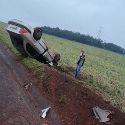 PR 497: GM de São Miguel do Iguaçu atende capotamento na estrada da prainha