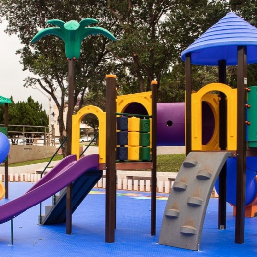 Praça Ângelo Darolt recebe dois novos Playgrounds