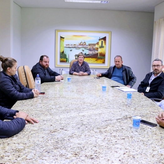 Prefeita de Itaipulândia recebe visita do Gerente Regional do IDR-Paraná