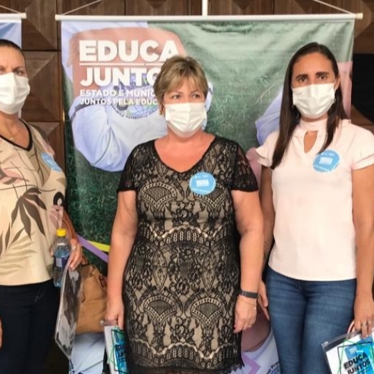 Prefeita, Secretária de Educação e Coordenadora Educacional de Itaipulândia participam de Seminário em Curitiba