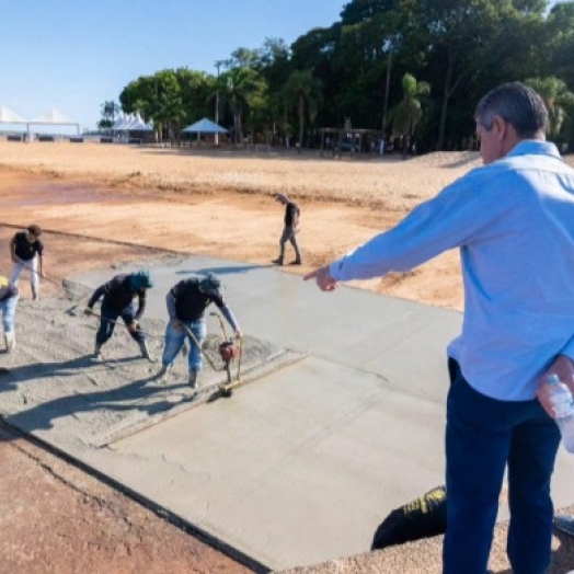 Prefeito Bim vistoria obras de revitalização no Terminal Turístico Alvorada de Itaipu