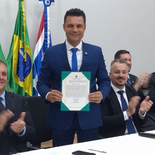 Prefeito França toma posse em Medianeira