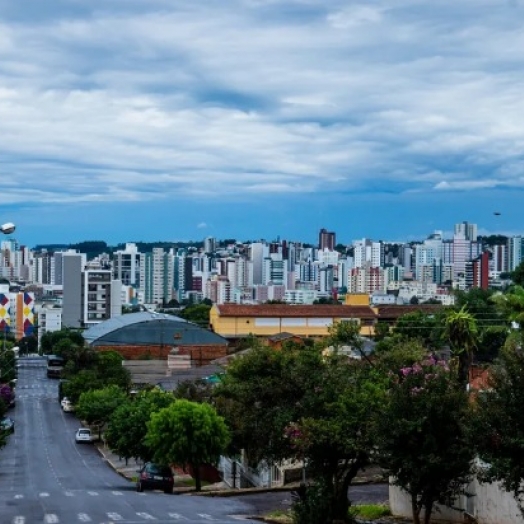 Prefeitura de Pato Branco abre inscrições para concurso com mais de 90 vagas com salários de até R$ 11,9 mil