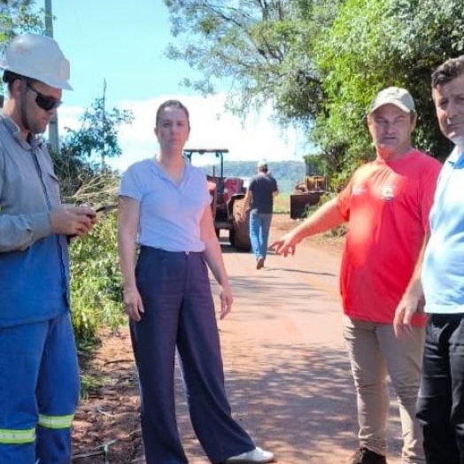Prefeitura de Santa Helena e Copel iniciam mutirão de limpeza de rede para evitar quedas de energia