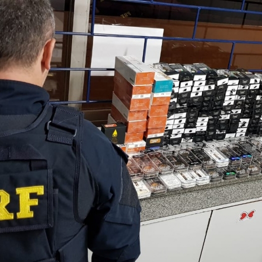 PRF apreende 408 cigarros eletrônicos de maconha líquida no Paraná
