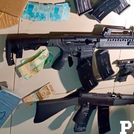 PRF apreende armas, cocaína e dinheiro em veículo do Paraguai