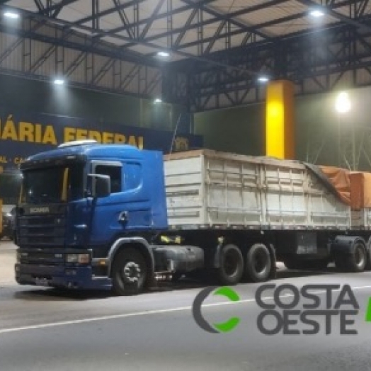 PRF apreende bitrem carregado com cerca de 500 mil maços de cigarros contrabandeados