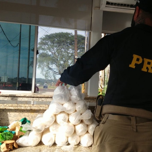 PRF apreende cocaína com duas mulheres na BR 277, em Santa Terezinha de Itaipu