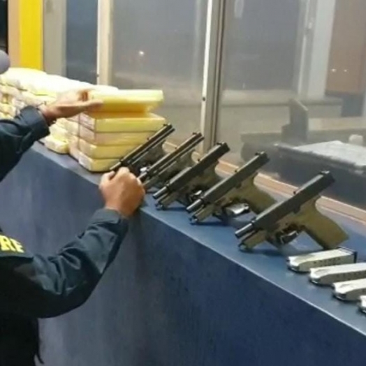 PRF apreende cocaína e armamento em Santa Terezinha de Itaipu