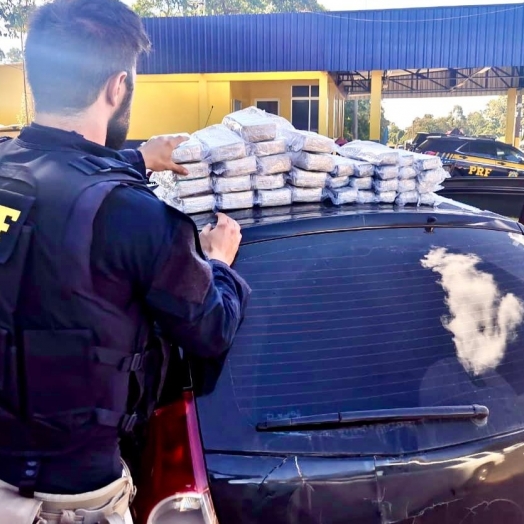 PRF apreende cocaína e crack em Céu Azul; mulher, acompanhada de suas 2 filhas crianças, foi presa