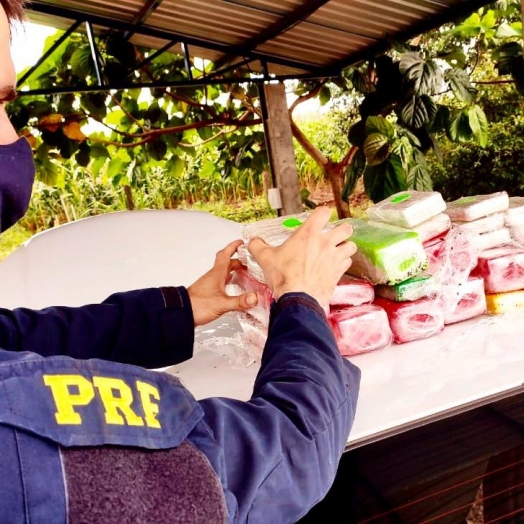 PRF apreende maconha oculta em veículo com bebê de 2 meses
