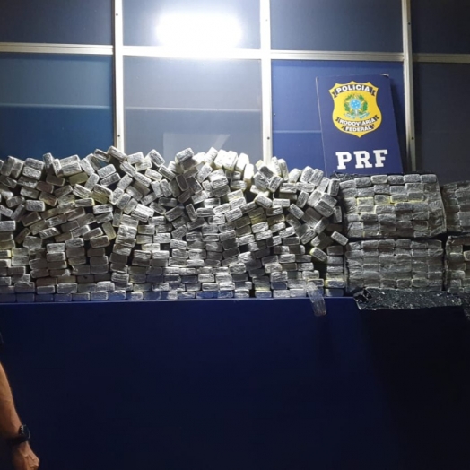 PRF apreende mais de 300 kg de maconha em Santa Terezinha de Itaipu