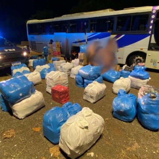 PRF apreende mais de meia tonelada de maconha, eletrônicos, pneus e cigarros em operação na fronteira