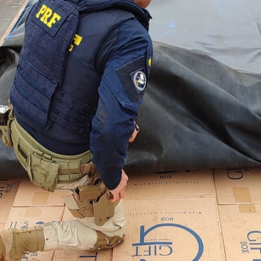 PRF apreende quase meio milhão de maços de cigarros contrabandeados no Paraná