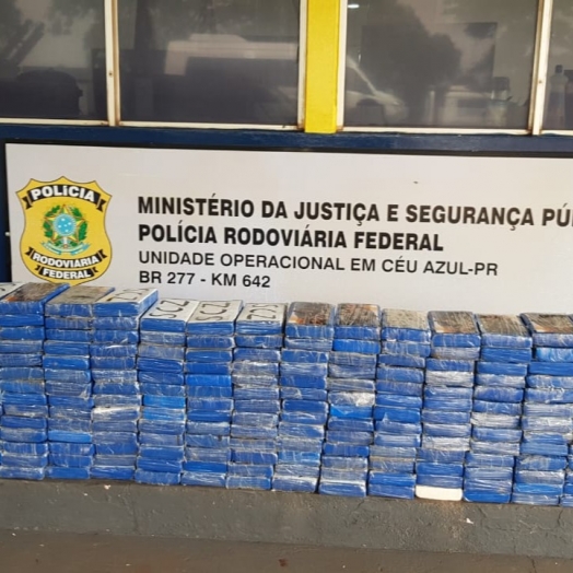 PRF apreende R$ 10 milhões em cocaína em fundo falso de van na região