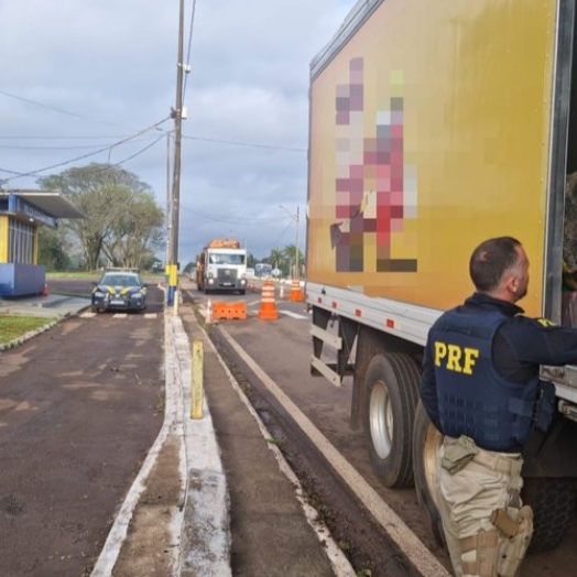 PRF apreende três toneladas de maconha em caminhão em Santa Terezinha de Itaipu