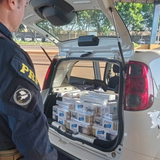 PRF apreende veículo carregado com cigarros