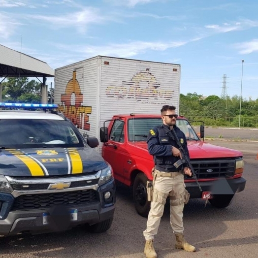 PRF divulga áudio do momento em que proprietário fica sabendo que caminhonete furtada em Santa Helena é recuperada em Guaíra; ouça