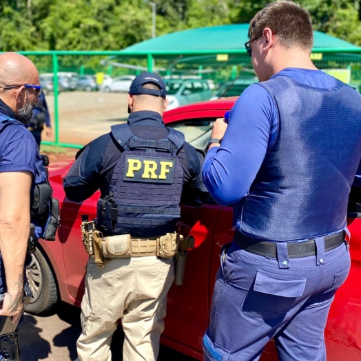 PRF e Foztrans realizam operação contra o transporte irregular no aeroporto de Foz do Iguaçu