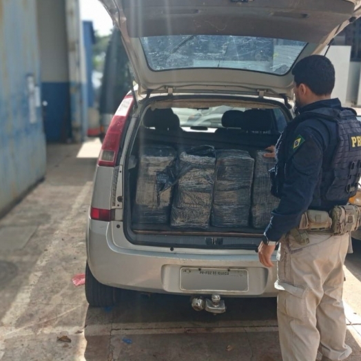 PRF e RFB apreendem 210 garrafas de vinho que ingressaram ilegalmente em Foz do Iguaçu