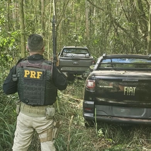 PRF localiza dois veículos roubados durante assalto a residência em Capitão Leônidas Marques (PR)