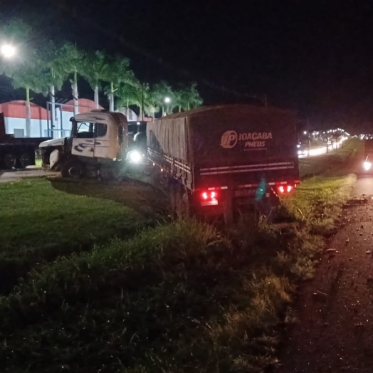 PRF prende caminhoneiro bêbado que invadiu faixa contrária e provocou colisão fatal na BR-277