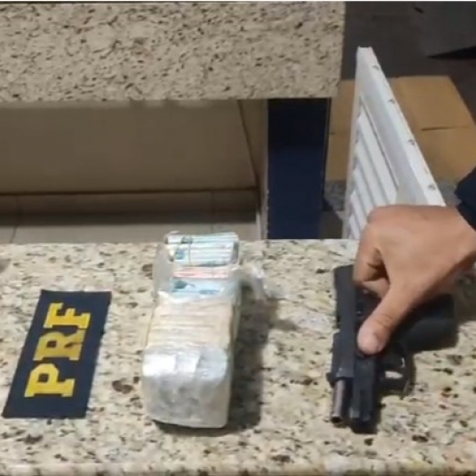 PRF prende homem que transportava pistola e R$ 33 mil em Santa Terezinha de Itaipu