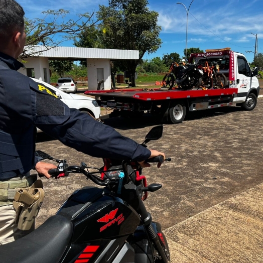 PRF recolhe 11 motocicletas durante fiscalização na Ponte Tancredo Neves