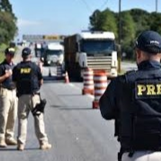 PRF recupera veículo oficial furtado após capotamento na BR-163