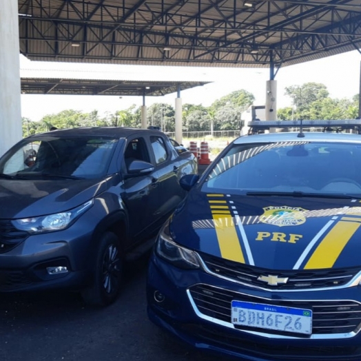 PRF recupera veículo roubado após motorista se evadir de abordagem policial em Guaíra