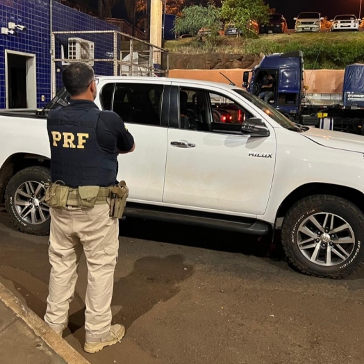PRF recupera veículo roubado em fiscalização na BR-277