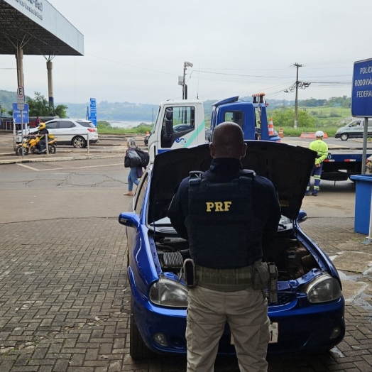 PRF recupera veículo roubado há mais de 25 anos na BR-277, em Foz do Iguaçu