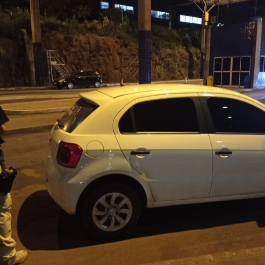 PRF recupera veículo roubado na Ponte da Amizade