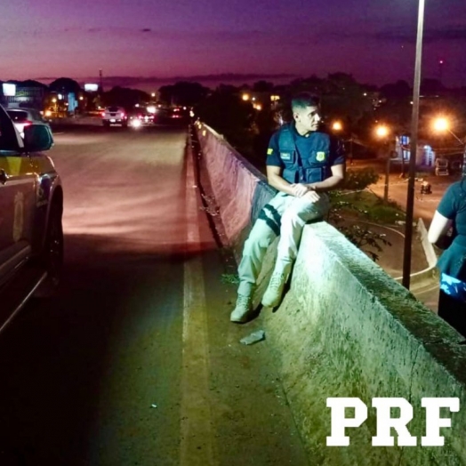 PRF socorre mulher e impede suicídio no viaduto da JK em Foz do Iguaçu