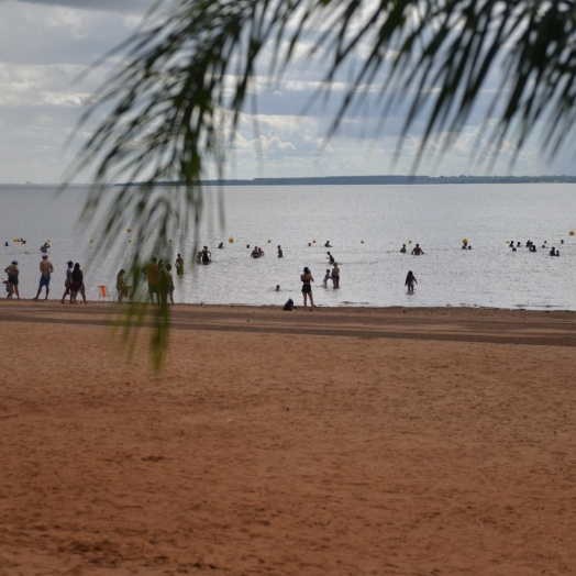 Primeiro domingo do Festival de verão reúne mais de 10 mil pessoas na Praia de Santa Terezinha de Itaipu