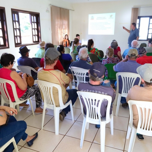 Produtores rurais contemplados com as reformas da habitação recebem orientações em Missal