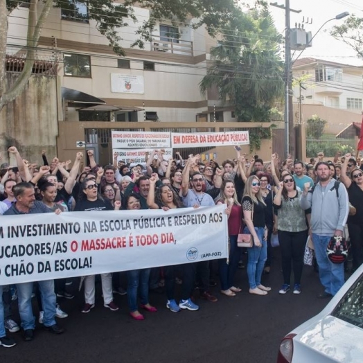 Professores e funcionários da rede estadual fazem paralisação nesta quinta-feira (29)