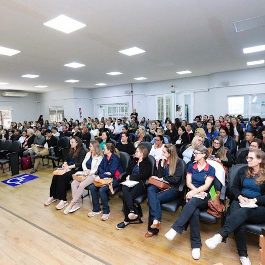 Profissionais da educação lindeiros participam de formação do Mais Ideb em Santa Helena