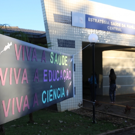 Profissionais da Educação recebem vacina contra a Covid-19 em Itaipulândia