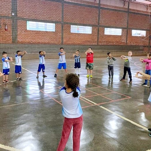 Programa de Iniciação Esportiva desenvolve habilidades e investe nos talentos das crianças itaipulandienses