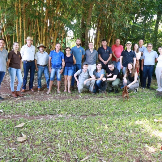 Propriedade Rural de Missal recebe grupo de jovens agricultores da Alemanha para intercâmbio de formação