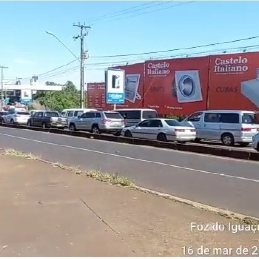 Protesto em Ciudad del Este forma fila na BR-277 em Foz do Iguaçu