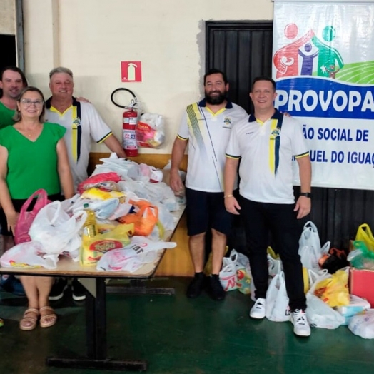 Provopar recebe cerca de 300 kg de alimentos do São Miguel Futsal
