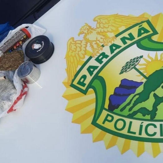 PRv de Santa Helena prende homens com droga na PR 495