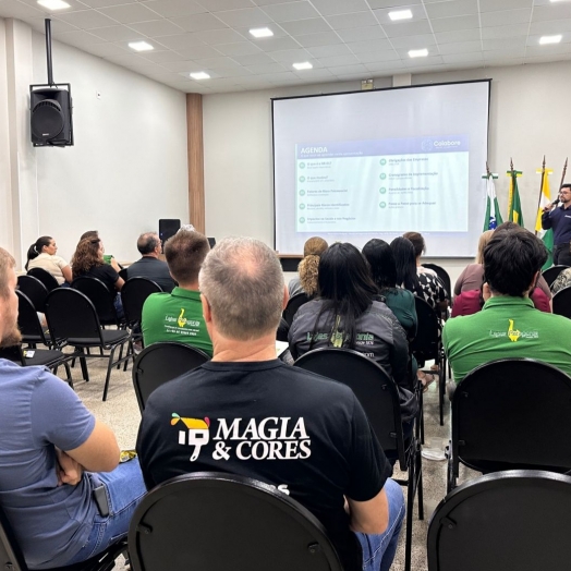 Psicólogo Mauro Redigolo detalha atualizações da NR1 em palestra para empresários na ACISMI