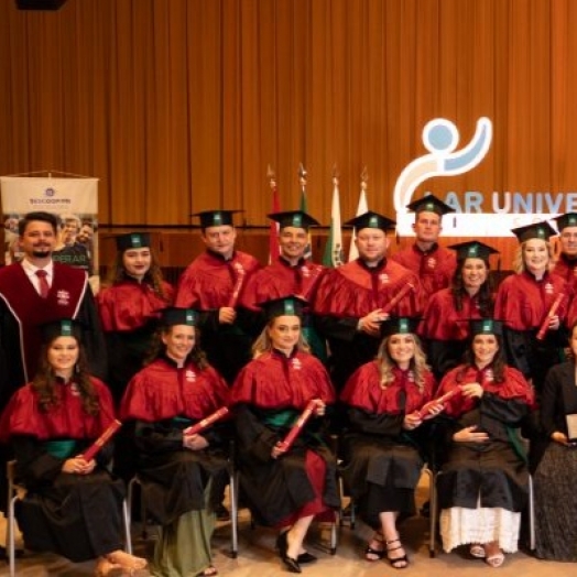 PUCPR, Lar e Sescoop celebram formatura pioneira em Gestão Integrada de Agronegócios